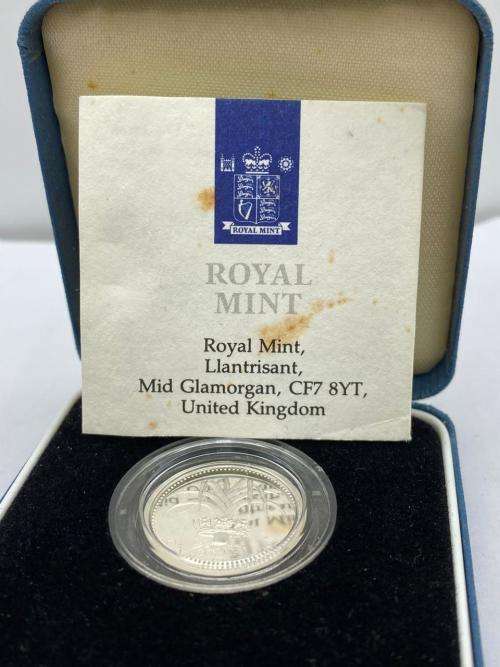 ***COLLECTORS .999 1/2OZ SILVER ONE POUND COIN***