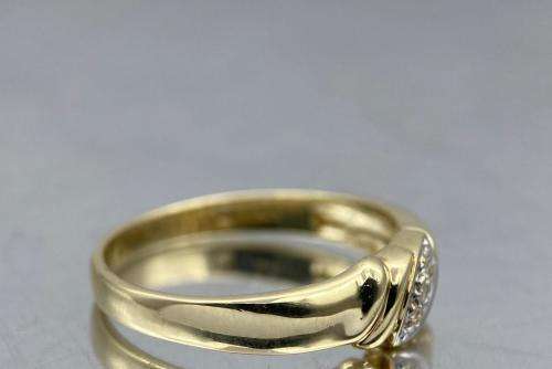 *LADIES YELLOW GOLD DIAMOND LEAF RING* R1 BIDS