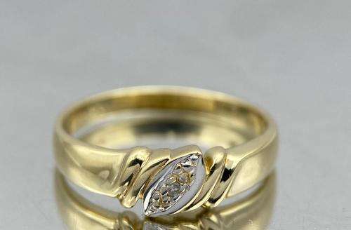 *LADIES YELLOW GOLD DIAMOND LEAF RING* R1 BIDS