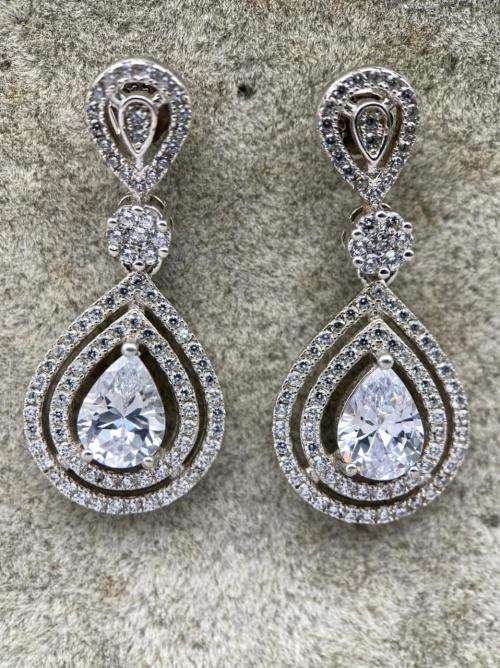 ***LUXURY PEAR SHAPE ETERNITY CLUSTER EARRINGS*** R1 BIDS