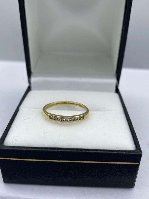 ***18CT GOLD CLASSIC DIAMOND CHANNEL RING***