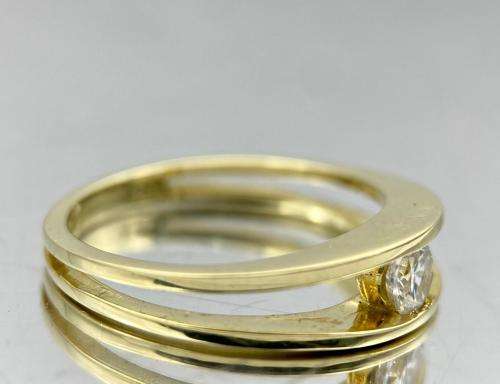 ***BEAUTIFUL YELLOW GOLD MILLENIUM RING***