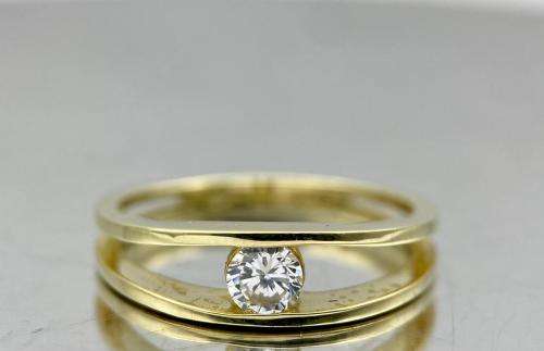 ***BEAUTIFUL YELLOW GOLD MILLENIUM RING***