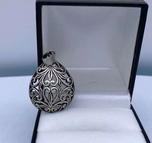 *COLLECTORS VINTAGE VICTORIAN SILVER PENDANT* R1 BIDS!
