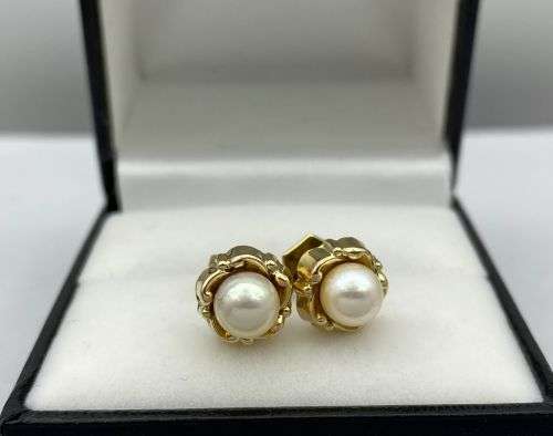 **YELLOW GOLD SALTWATER PEARL EARRINGS*** R1 BIDS