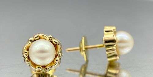 **YELLOW GOLD SALTWATER PEARL EARRINGS*** R1 BIDS