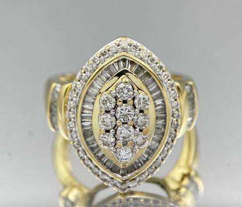 ***1.25CT BAGUETTE & ROUND DIAMOND CLUSTER RING*** INVESTMENT GRADE!