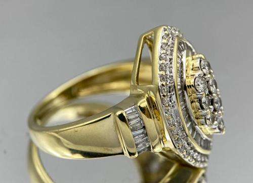 ***1.25CT BAGUETTE & ROUND DIAMOND CLUSTER RING*** INVESTMENT GRADE!