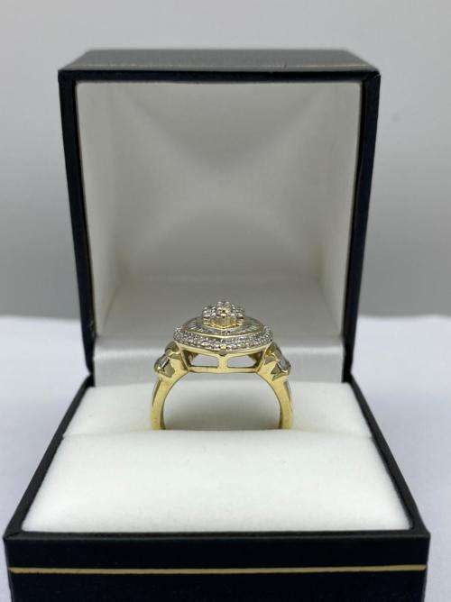 ***1.25CT BAGUETTE & ROUND DIAMOND CLUSTER RING*** INVESTMENT GRADE!