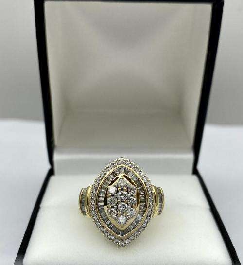 ***1.25CT BAGUETTE & ROUND DIAMOND CLUSTER RING*** INVESTMENT GRADE!