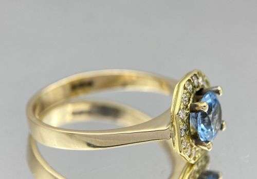 ***STUNNING DIAMOND HALO & AQUAMARINE RING*** YELLOW GOLD!