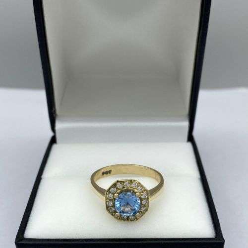 ***STUNNING DIAMOND HALO & AQUAMARINE RING*** YELLOW GOLD!