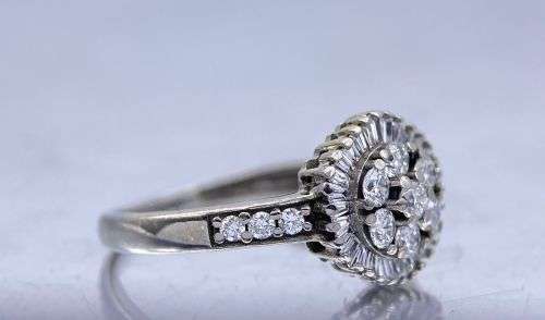 ***0.86CT W/GOLD BAGUETTE DIAMOND ETERNITY CLUSTER RING* R1 BIDS!!!