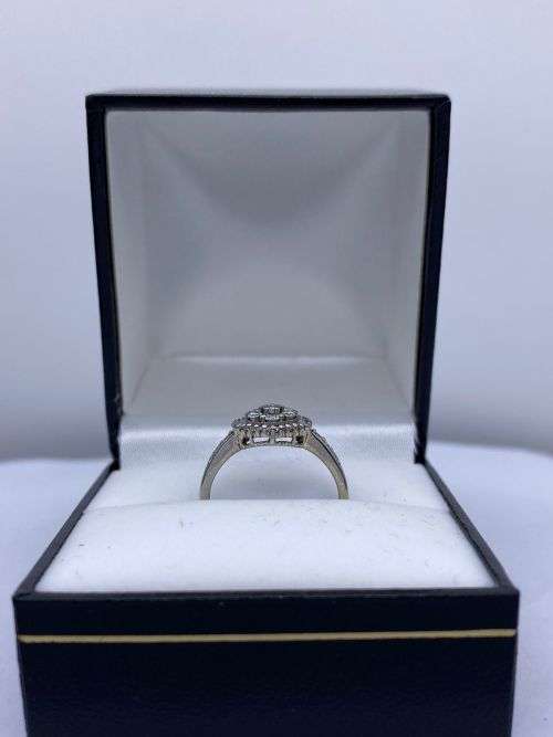 ***0.86CT W/GOLD BAGUETTE DIAMOND ETERNITY CLUSTER RING* R1 BIDS!!!
