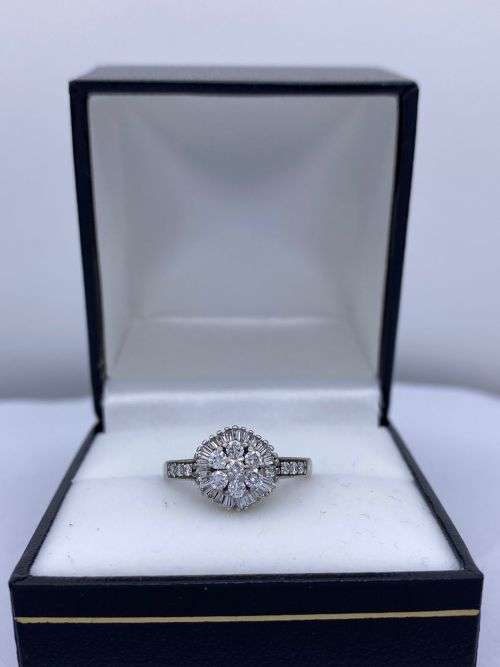 ***0.86CT W/GOLD BAGUETTE DIAMOND ETERNITY CLUSTER RING* R1 BIDS!!!
