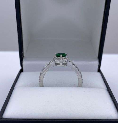 ***DAZZLING EMERALD SILVER CZ HALO RING*** R1 BIDS
