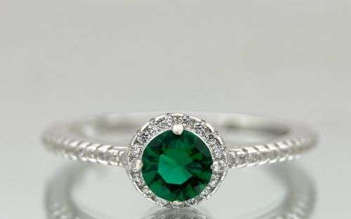 ***DAZZLING EMERALD SILVER CZ HALO RING*** R1 BIDS