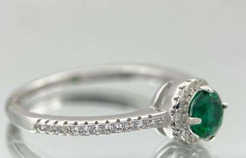 ***DAZZLING EMERALD SILVER CZ HALO RING*** R1 BIDS