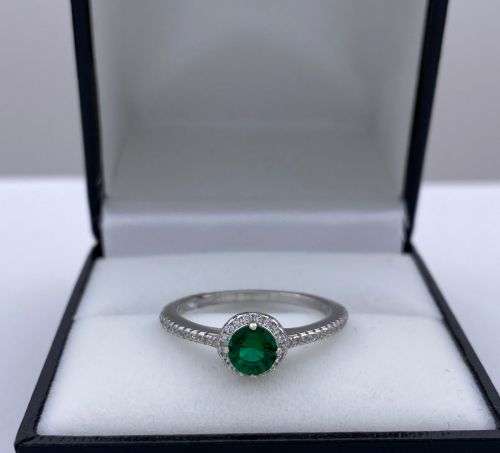 ***DAZZLING EMERALD SILVER CZ HALO RING*** R1 BIDS