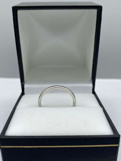 ***DAINTY STERLING SILVER BANDED RING* R1 BIDS!!!