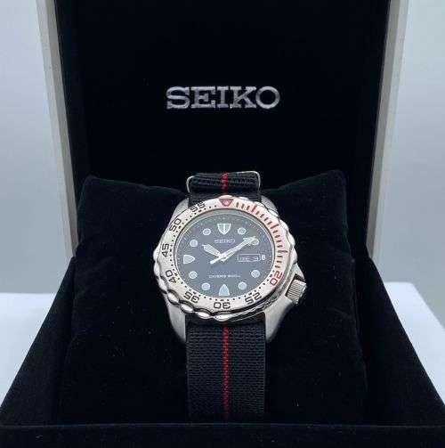 ***COLLECTORS SEIKO DIVERS DAY-DATE MENS WATCH*** R1 BIDS!