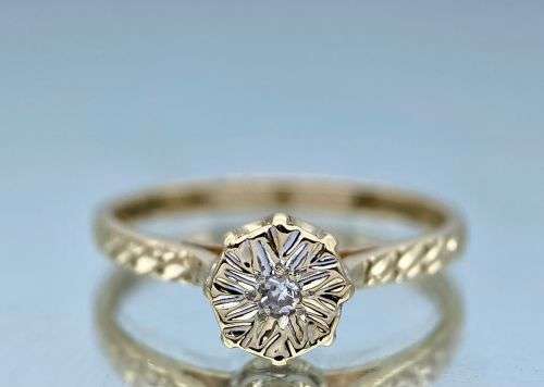 ***DAZZLING YELLOW GOLD DIAMOND CROWN SOLITAIRE RING*** R1 BIDS!