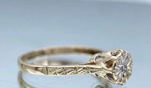 ***DAZZLING YELLOW GOLD DIAMOND CROWN SOLITAIRE RING*** R1 BIDS!