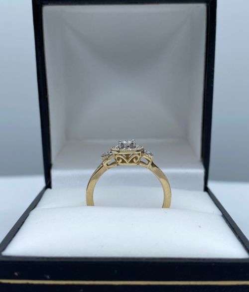 ***LUXURY 0.20CT DIAMOND HALO YELLOW GOLD RING*** R1 BIDS!