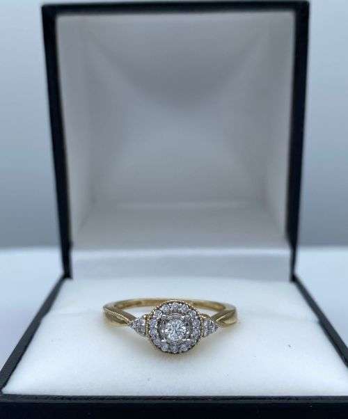 ***LUXURY 0.20CT DIAMOND HALO YELLOW GOLD RING*** R1 BIDS!