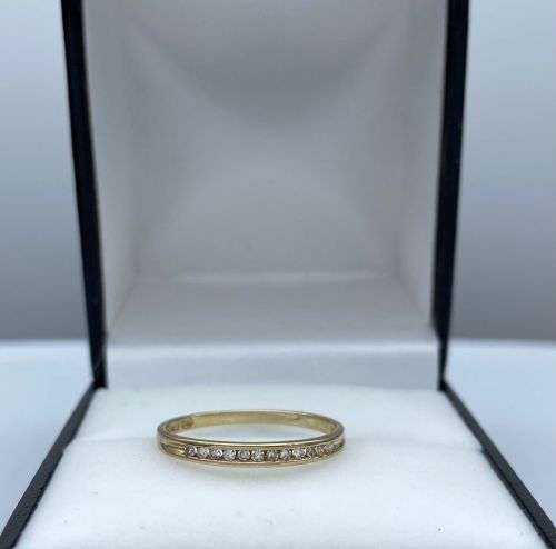 ***STUNNING YELLOW GOLD DIAMOND ETERNITY RING*** R1 BIDS!