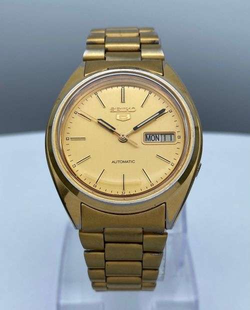 GOLD SEIKO 5 AUTOMATIC MENS DAY-DATE WATCH R1 BIDS!