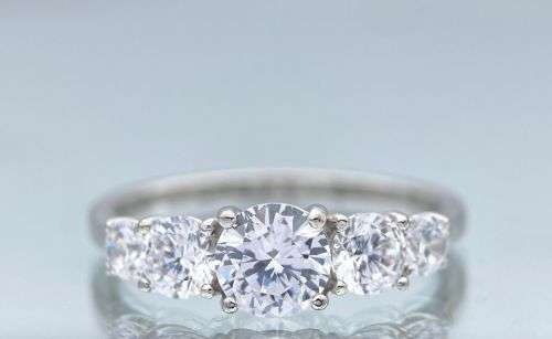 ***BEAUTIFUL ZIRCONIA SOLITAIRE TRINITY SILVER RING*** R1 BIDS!