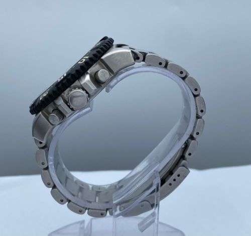 ***STUNNING LUMINOX SWISS MENS LUXURY CHRONOGRAPH*** R1 BIDS!