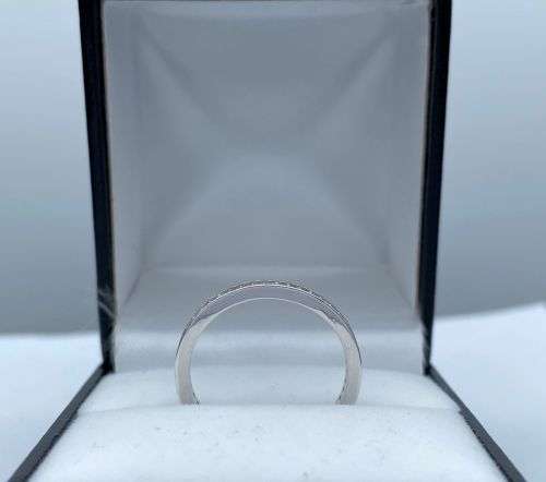 ***ELEGANT STERLING SILVER FULL ETERNITY ZIRCONIA RING*** R1 BIDS!!!