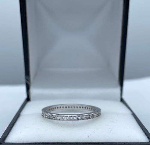 ***ELEGANT STERLING SILVER FULL ETERNITY ZIRCONIA RING*** R1 BIDS!!!