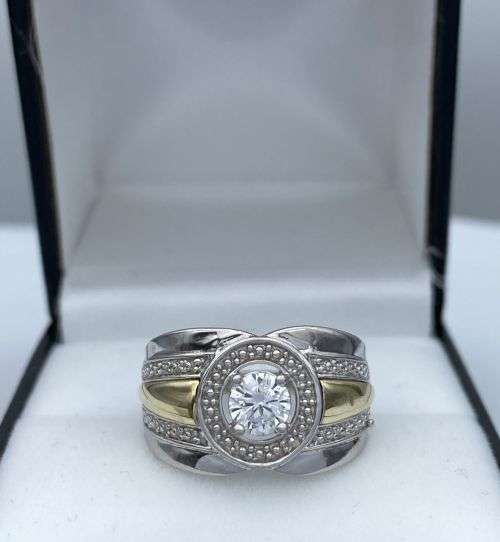 ***STUNNING 9K GOLD & SILVER CHUNKY CYCLOPS CZ RING*** R1 BIDS!
