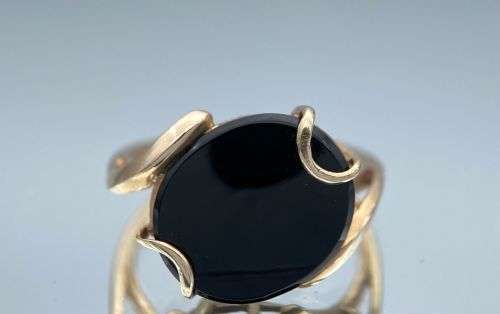 ***BEAUTIFUL 9K ROSE GOLD ONYX SWIRL SOLITAIRE RING*** R1 BIDS!