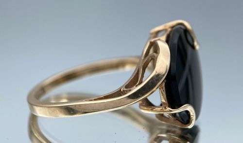 ***BEAUTIFUL 9K ROSE GOLD ONYX SWIRL SOLITAIRE RING*** R1 BIDS!