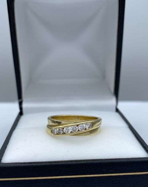 ***18K GOLD 0.36CT DIAMOND CHANNEL RING*** R1 BIDS!