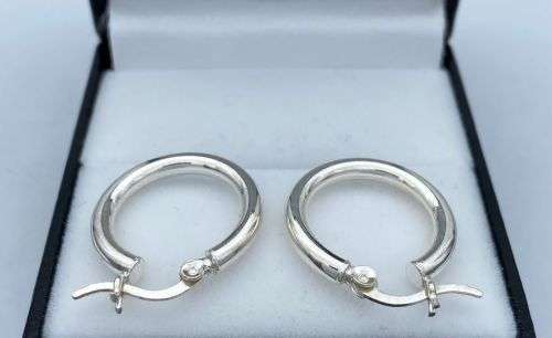 ***LOVELY STERLING SILVER HOOP EARRINGS***