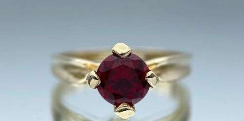 ***BEAUTIFUL YELLOW GOLD GARNET CROWN SOLITAIRE RING*** R1 BIDS!