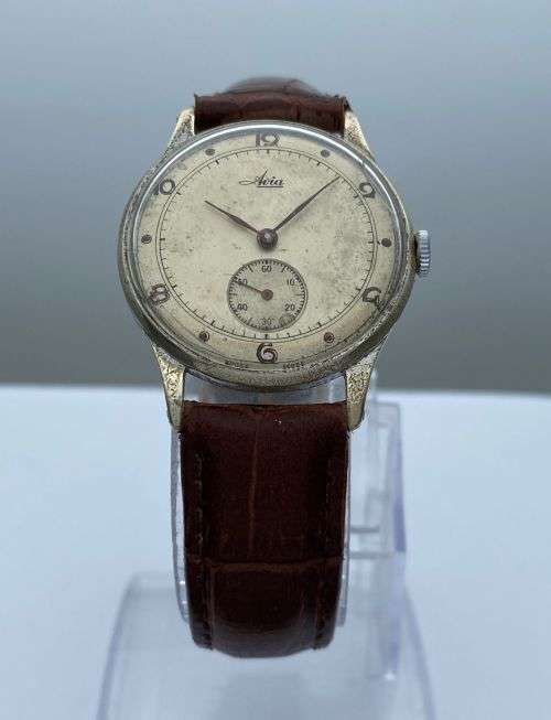 ***COLLECTORS AVIA SWISS VINTAGE MENS WATCH***R1 BIDS!
