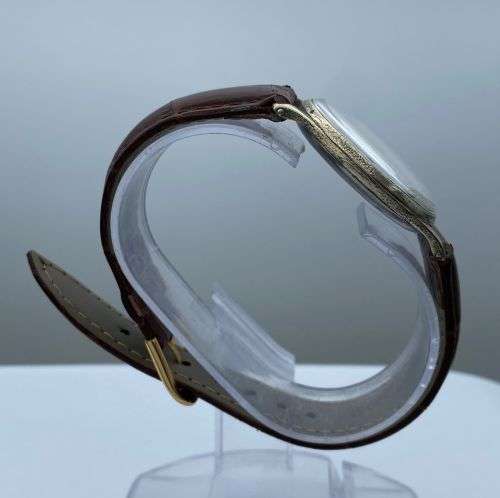 ***COLLECTORS AVIA SWISS VINTAGE MENS WATCH***R1 BIDS!