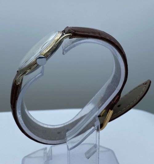 ***COLLECTORS AVIA SWISS VINTAGE MENS WATCH***R1 BIDS!