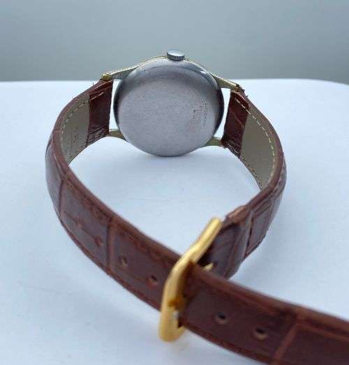 ***COLLECTORS AVIA SWISS VINTAGE MENS WATCH***R1 BIDS!