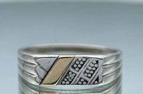 ***VINTAGE 9K GOLD & SILVER STUDDED RING*** R1 BIDS!!!