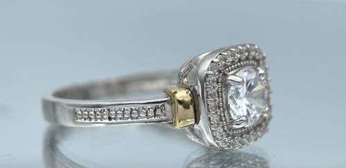 ***9K YELLOW GOLD & SILVER CZ HALO CYCLOPS TWO-TONE RING* R1 BIDS