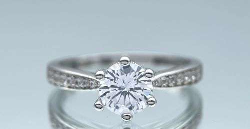 ***RETAIL:R3000 - DAZZLING ETERNITY CYCLOPS ZIRCONIA SILVER RING* R1 BIDS