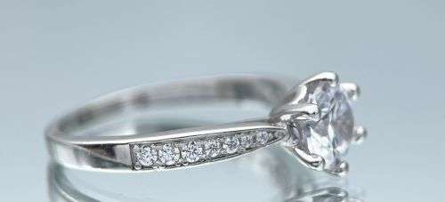 ***RETAIL:R3000 - DAZZLING ETERNITY CYCLOPS ZIRCONIA SILVER RING* R1 BIDS