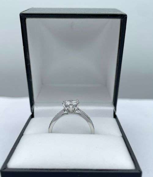 ***RETAIL:R3000 - DAZZLING ETERNITY CYCLOPS ZIRCONIA SILVER RING* R1 BIDS